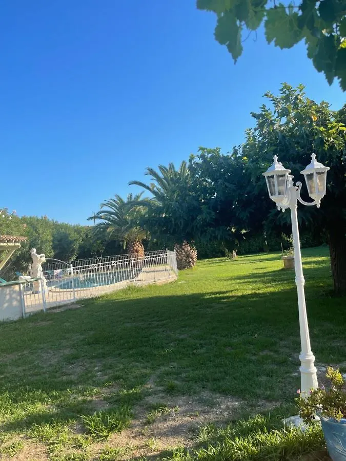 Belle Villa Entre La Montagnette Et Les Alpilles Tarascon 0*,  France