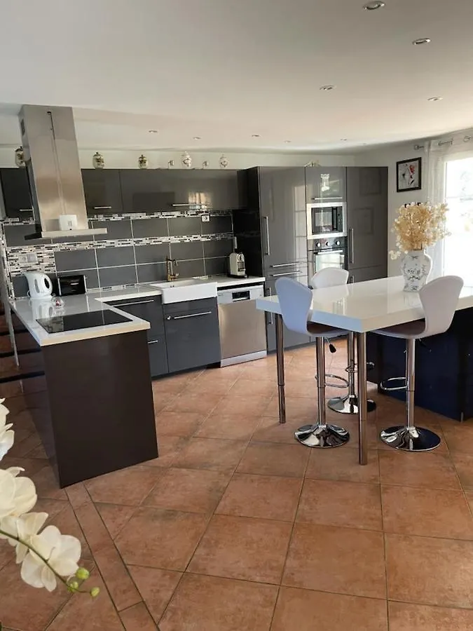 Belle Villa Entre La Montagnette Et Les Alpilles Tarascon France